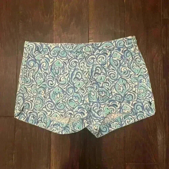 Women Lilly Pulitzer Blue Chasing Tail Fish Addie Shorts Size 2 - Picture 2 of 4